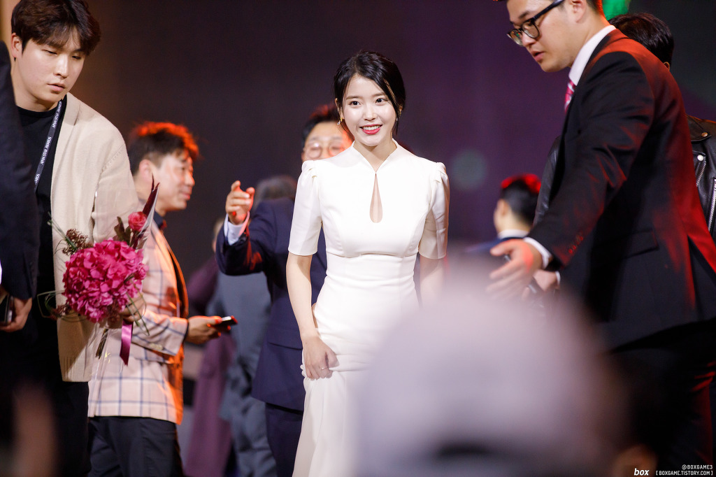 아이유 2018 아시아 태평양 스타 어워즈 | 인스티즈