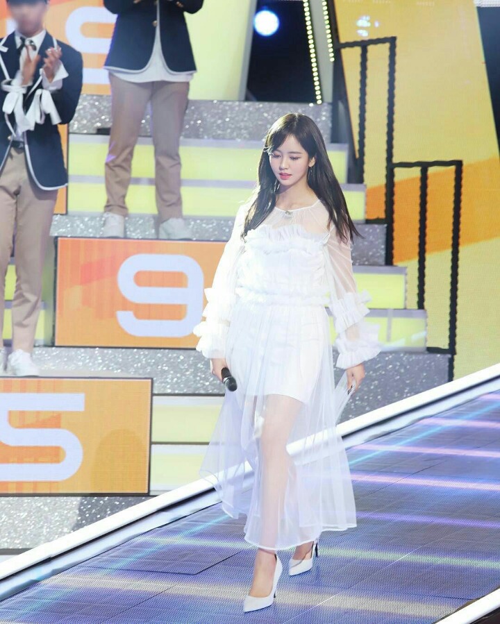 오늘자 김소현 화이트 드레스ㄷㄷㄷ | 인스티즈