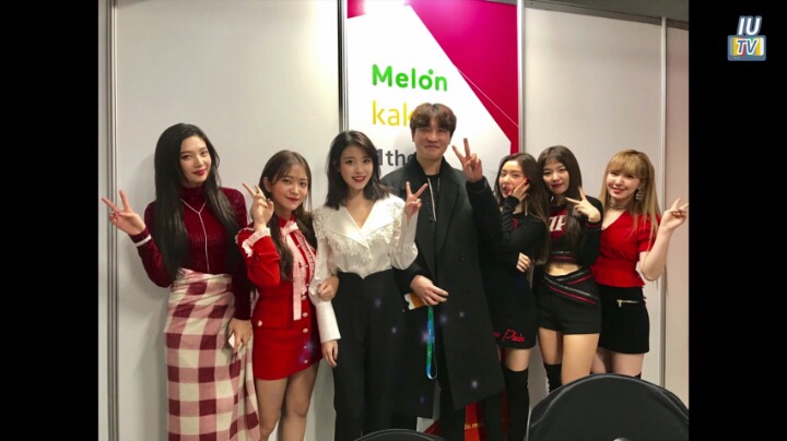 레드벨벳이랑 사진찍은 아이유 매니저 | 인스티즈
