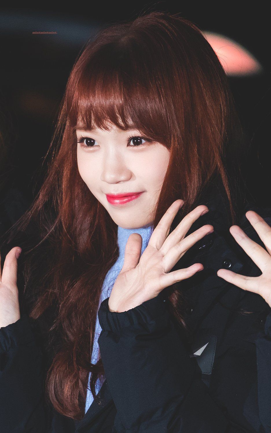 오늘자 뮤뱅 출근길 아이즈원 김채원, 이게 아이돌이다!!!!!!! .jpg | 인스티즈