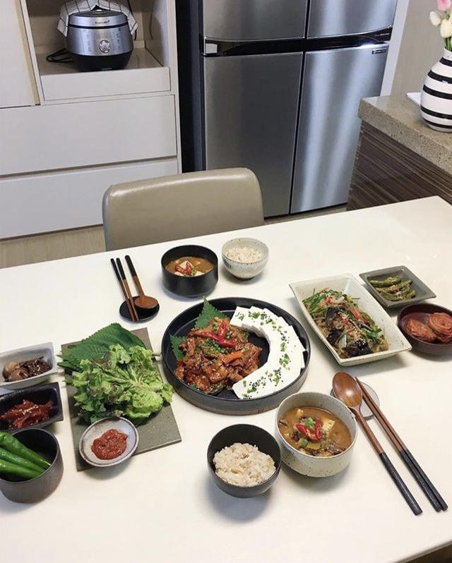 집밥 먹기 위해서라도 칼귀가 할 수 밖에 없는 흔한 아내분의 밥상 | 인스티즈