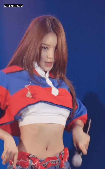 허리라인이 자신있다는 청하 | 인스티즈