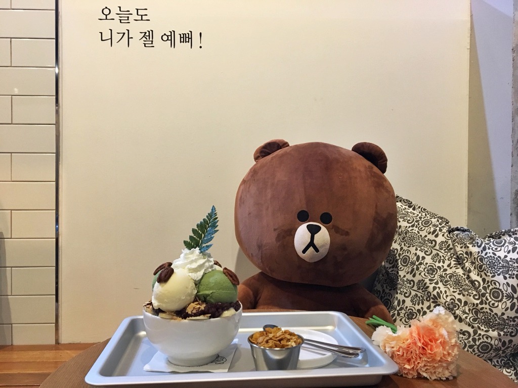 그녀의커피잔 이미지