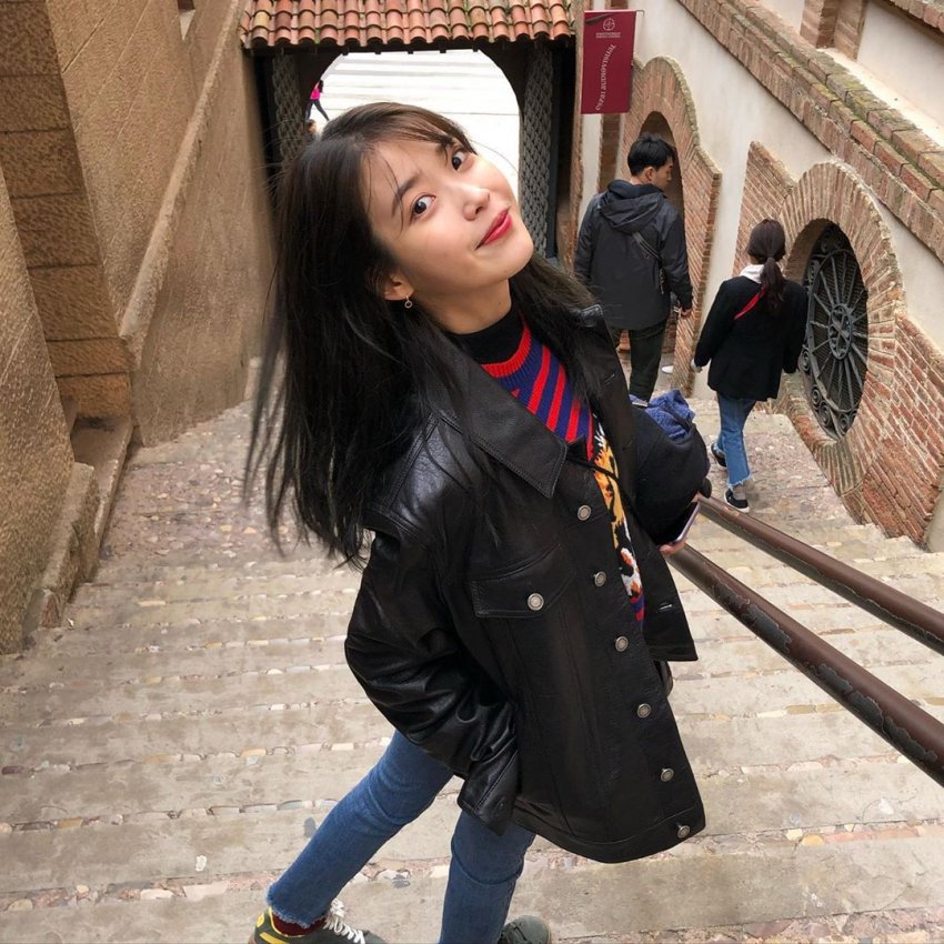 스페인 여행중 아이유 인스타 업데이트 | 인스티즈