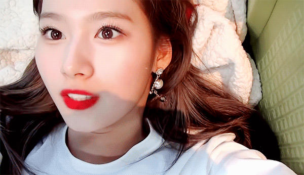 눕방하는 사나.gif | 인스티즈