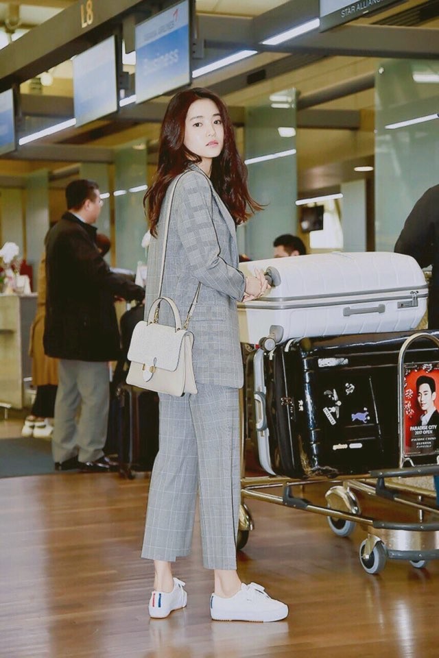 슬랙스가 잘 어울리는 김태리 | 인스티즈