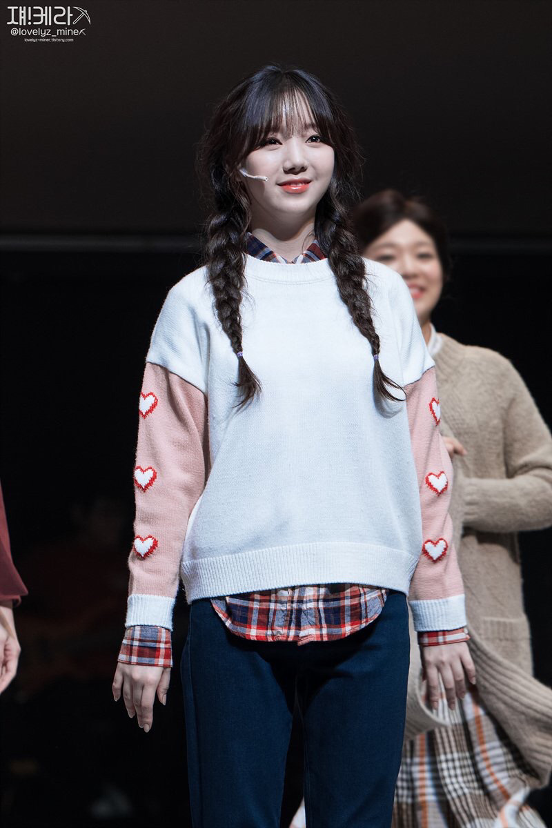 [러블리즈] 졸업하기 위해서는 보고서를 써야해서 케이 | 인스티즈