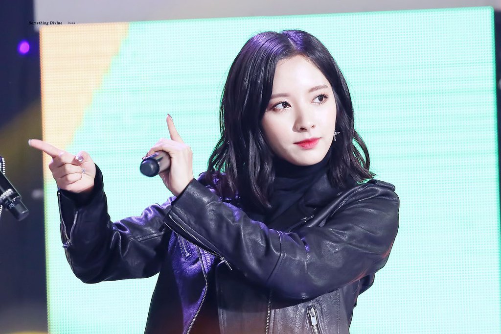 라이더 자켓입은 우조소녀 보나.jpgif | 인스티즈