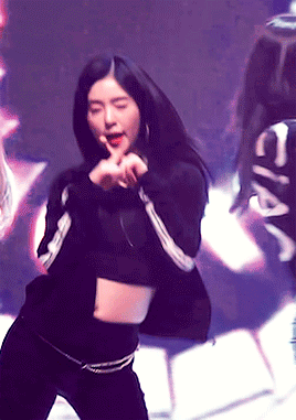 크롭탑 입은 레드벨벳 아이린.gif | 인스티즈
