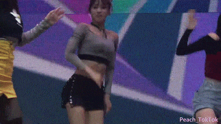 춥게 입은 모모.gif | 인스티즈
