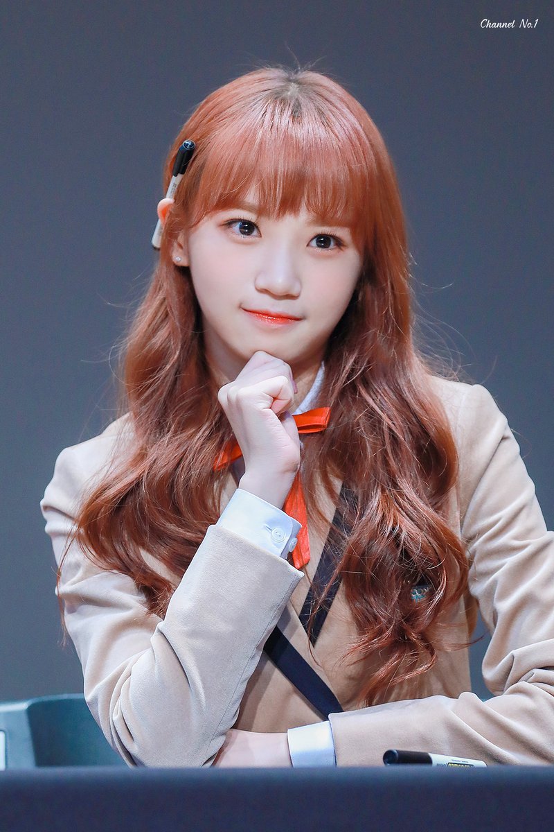 스쿨룩스 모델답게 교복이 잘 어울리는 아이즈원 | 인스티즈