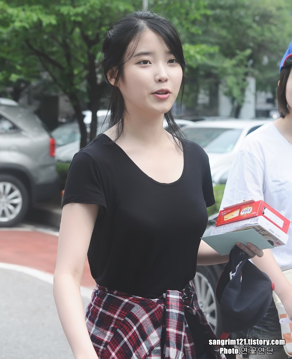 아이유 출근길 | 인스티즈