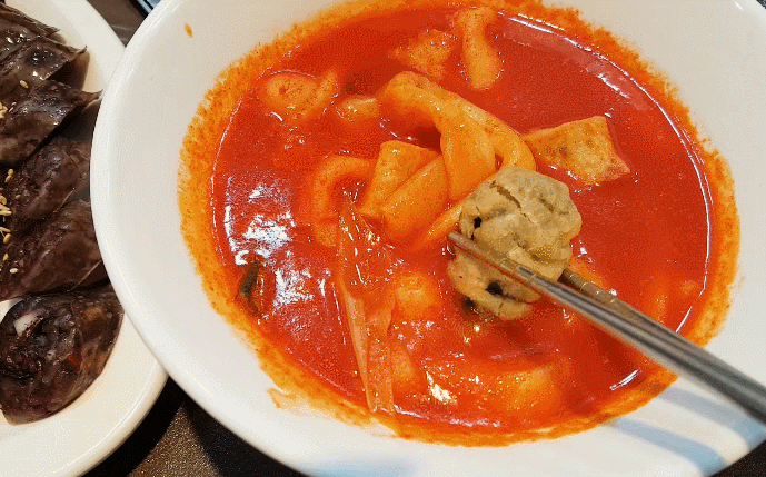떡볶이 국물에 김말이.jpgif | 인스티즈