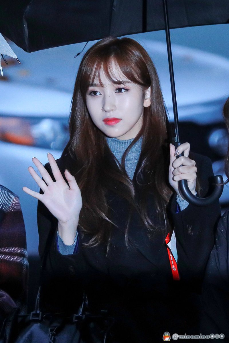 181109 묘이 미나 뮤직뱅크 출근길 | 인스티즈