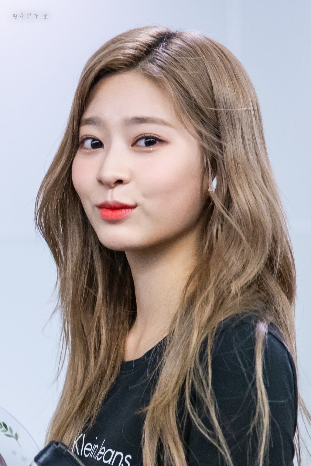 좀이쁜거같은 아이즈원 민주.jpg | 인스티즈