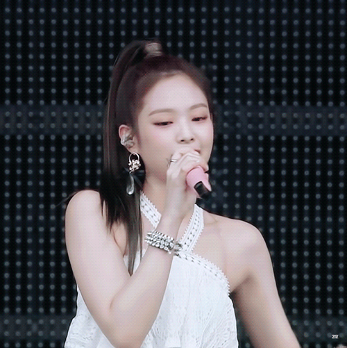 섹시한 직각어깨를 갖고있는 제니.gif | 인스티즈