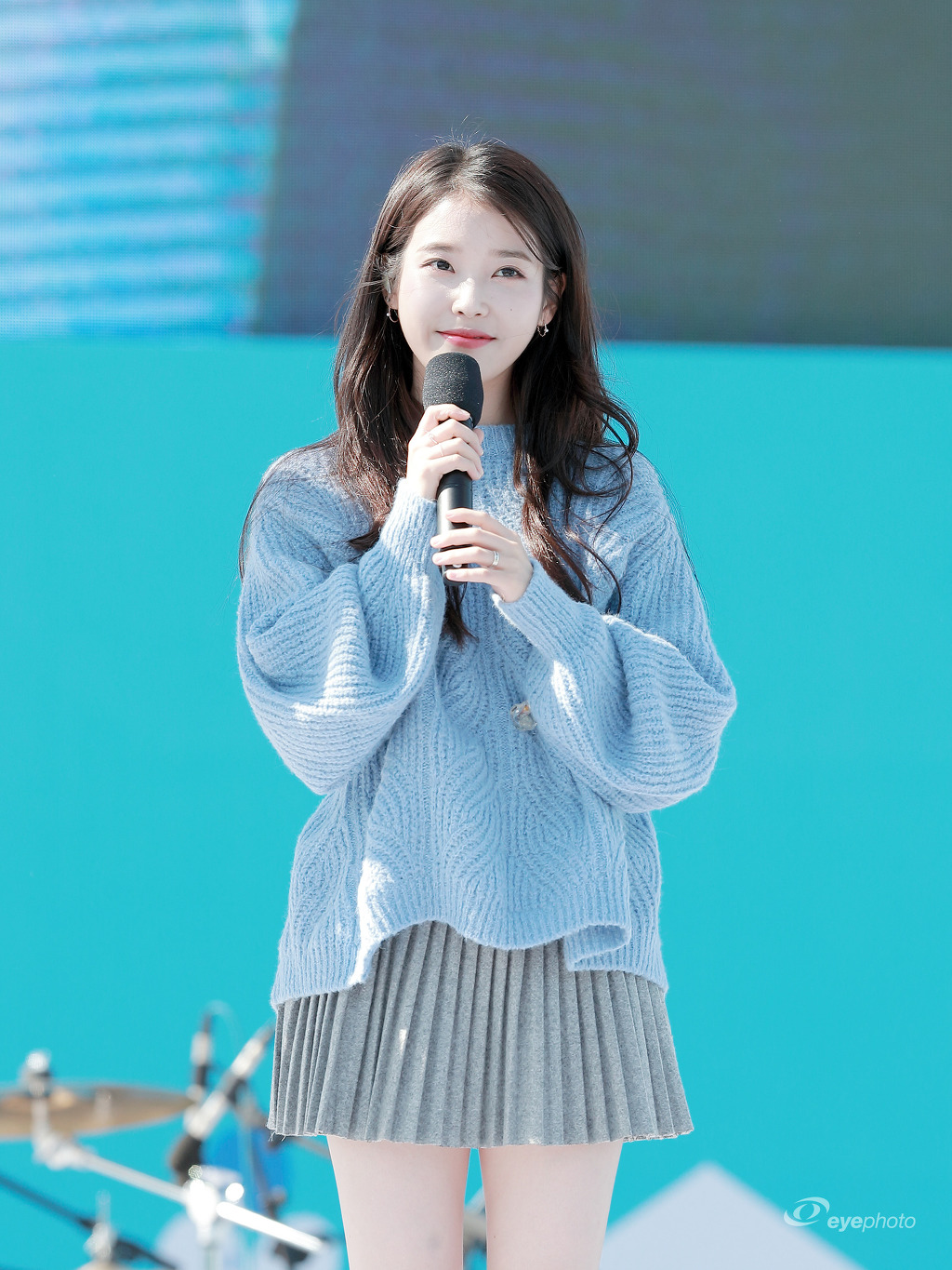 하늘하늘한 하늘색 아이유.jpg | 인스티즈
