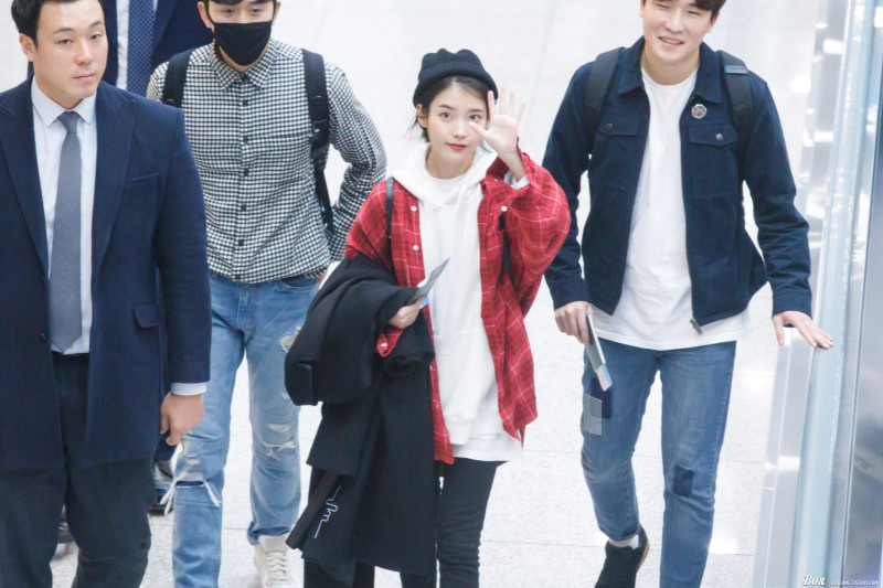 아이유 공항 직찍.jpg | 인스티즈