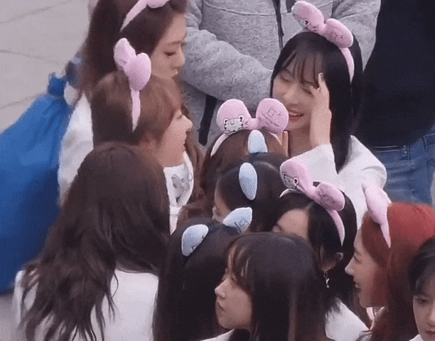 찰지게 때리는 설아.gif | 인스티즈