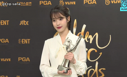 골든디스크 백스테이지 아이유.gif | 인스티즈