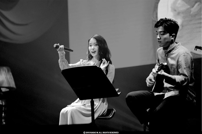 아이유 10주년 팬미팅 현장 비하인드.jpg | 인스티즈