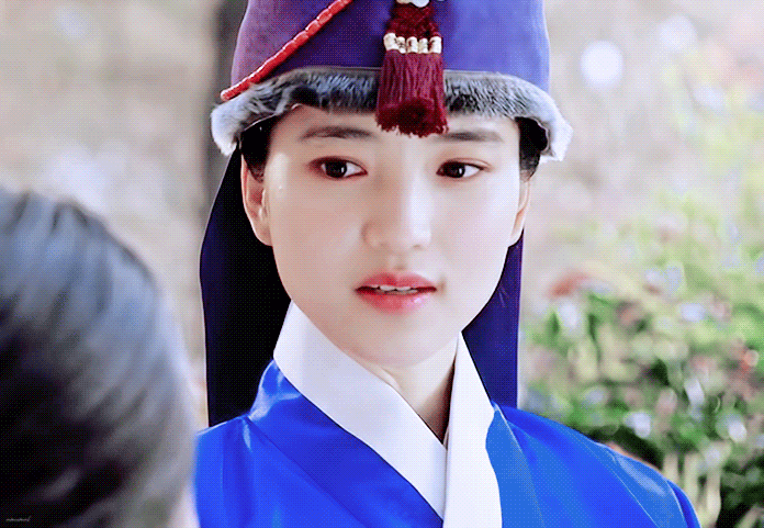 위협하는 김태리.gif | 인스티즈
