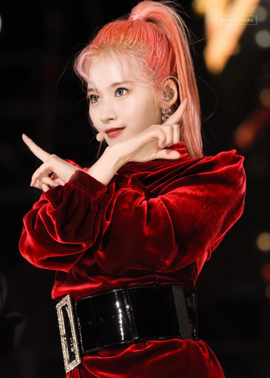 슈퍼콘에서 레전드찍은 사나 | 인스티즈