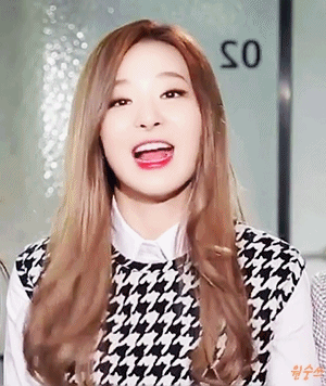 슬기 웃는거 진짜 잘 따라할 수 있다는 아이린.gif | 인스티즈