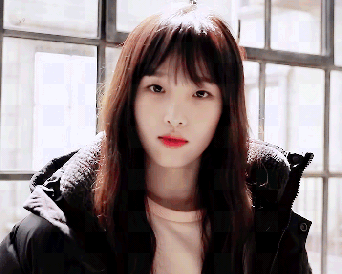 살레와 비하인드 아이즈원 최예나.gif | 인스티즈