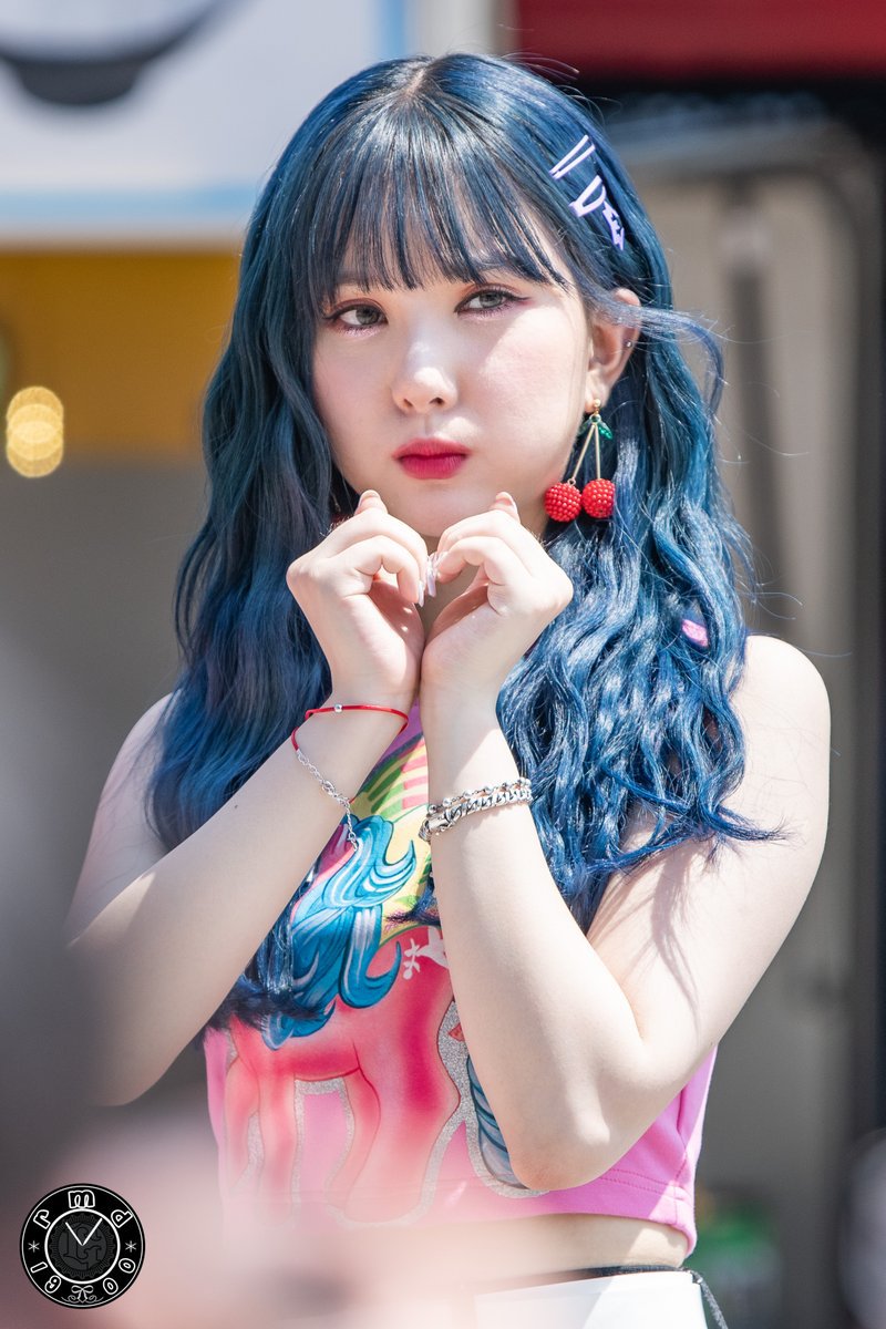 근무 중 할 일이 없어서 여자친구 은하.jpgif | 인스티즈