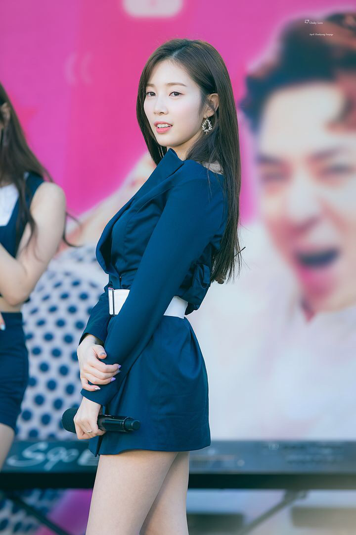 [에이프릴] 일 하다가 잠깐 쉬는 시간이 되서 채경이 | 인스티즈