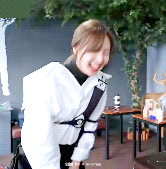 양궁 연습하는 나연이 | 인스티즈