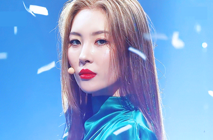 더쿠 - 요즘 여자가수들 사이에서 유행인듯한 트윙클 헤어피스