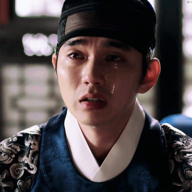 [고르기] 눈물로 가지말라고 붙잡는 남친 고르기.gif | 인스티즈