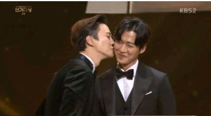 3사 통틀어 제일 상 잘줬다는 KBS 연기대상 | 인스티즈