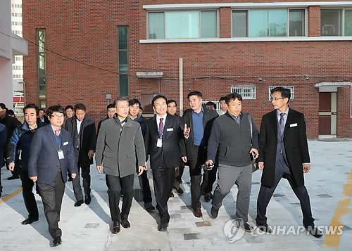 문재인 대통령 포항 지진현장 방문(포항여고,대성아파트) | 인스티즈