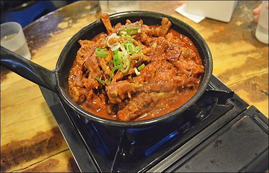 취향 갈리는 닭발 두가지 버전.JPG | 인스티즈